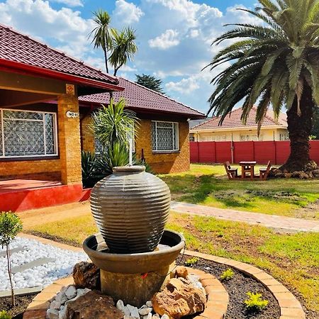 Ithonsi Guesthouse And Spa Kempton Park Exteriör bild