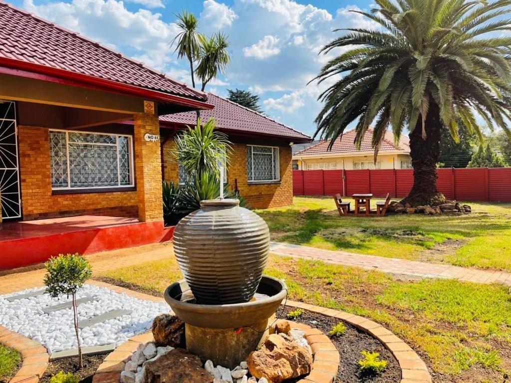 Ithonsi Guesthouse And Spa Kempton Park Exteriör bild