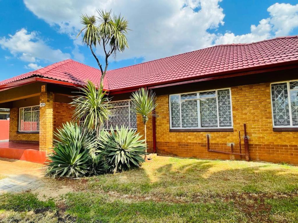 Ithonsi Guesthouse And Spa Kempton Park Exteriör bild