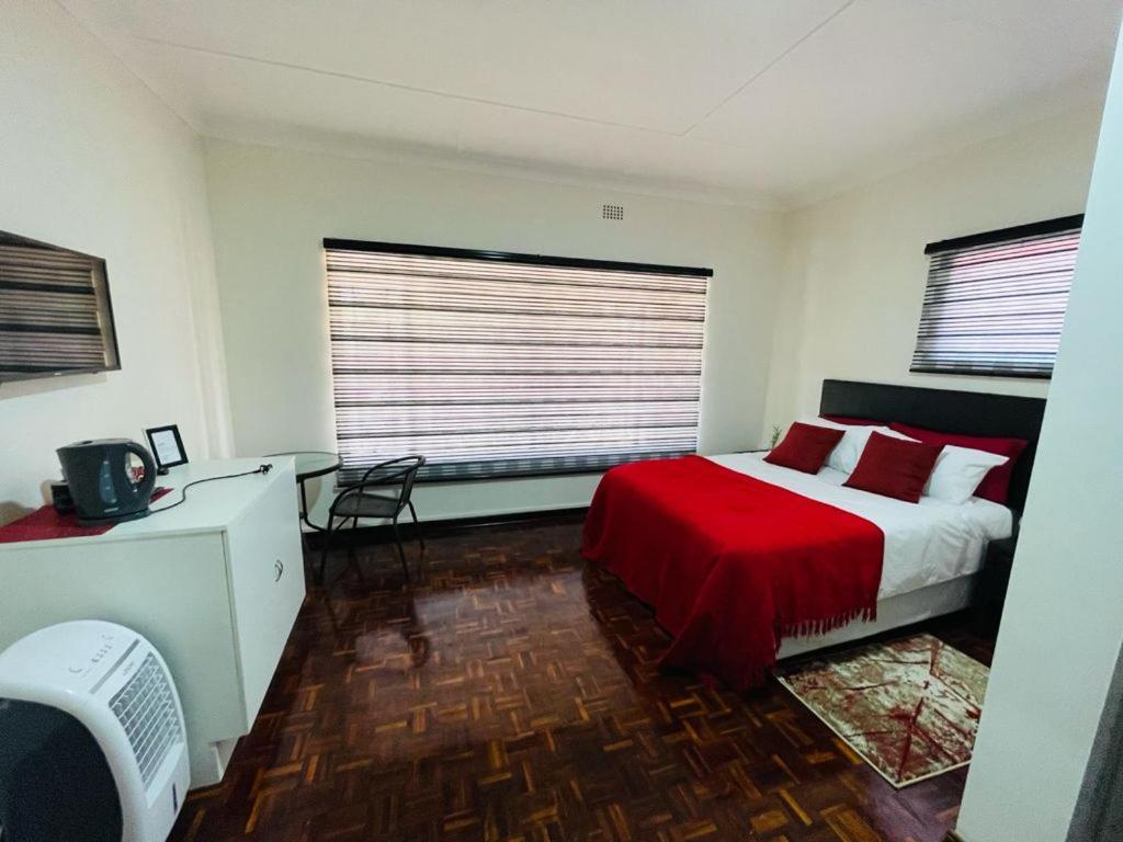 Ithonsi Guesthouse And Spa Kempton Park Exteriör bild