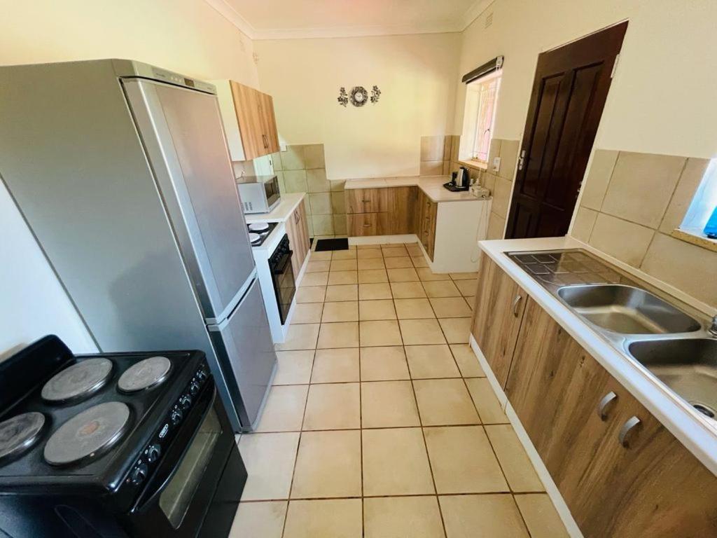 Ithonsi Guesthouse And Spa Kempton Park Exteriör bild